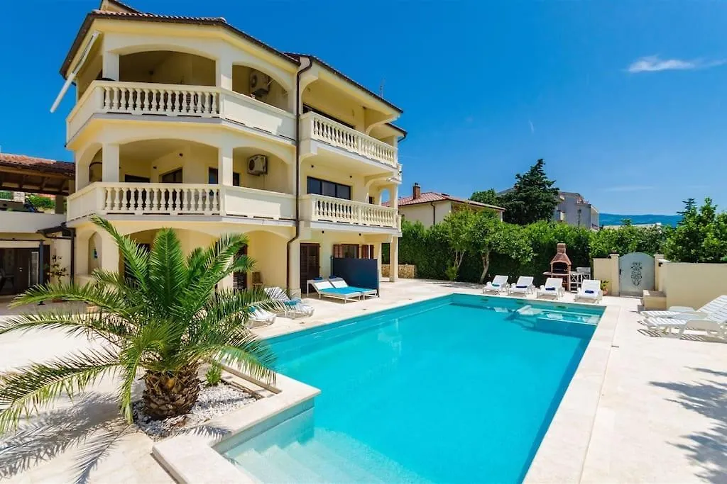 Vila Stanic With Pool Apartment Novi Vinodolski